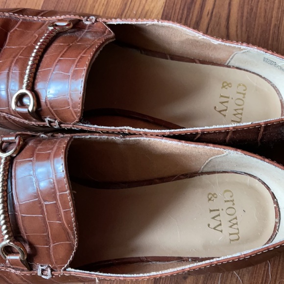 Crown& ivy pointed loafer w gold buckle sz 8 1/2 - Picture 4 of 6